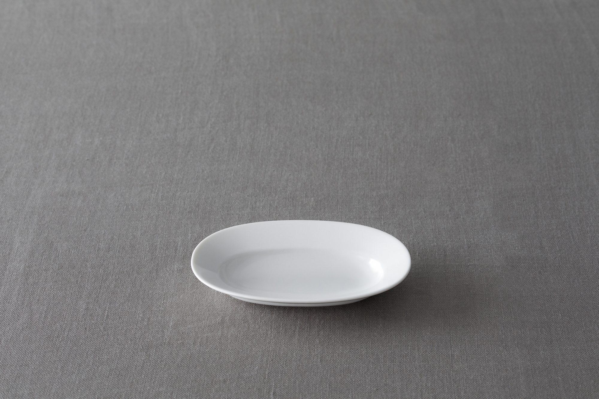 Oval Plate SS - yumiko iihoshi porcelain 公式オンラインショップ