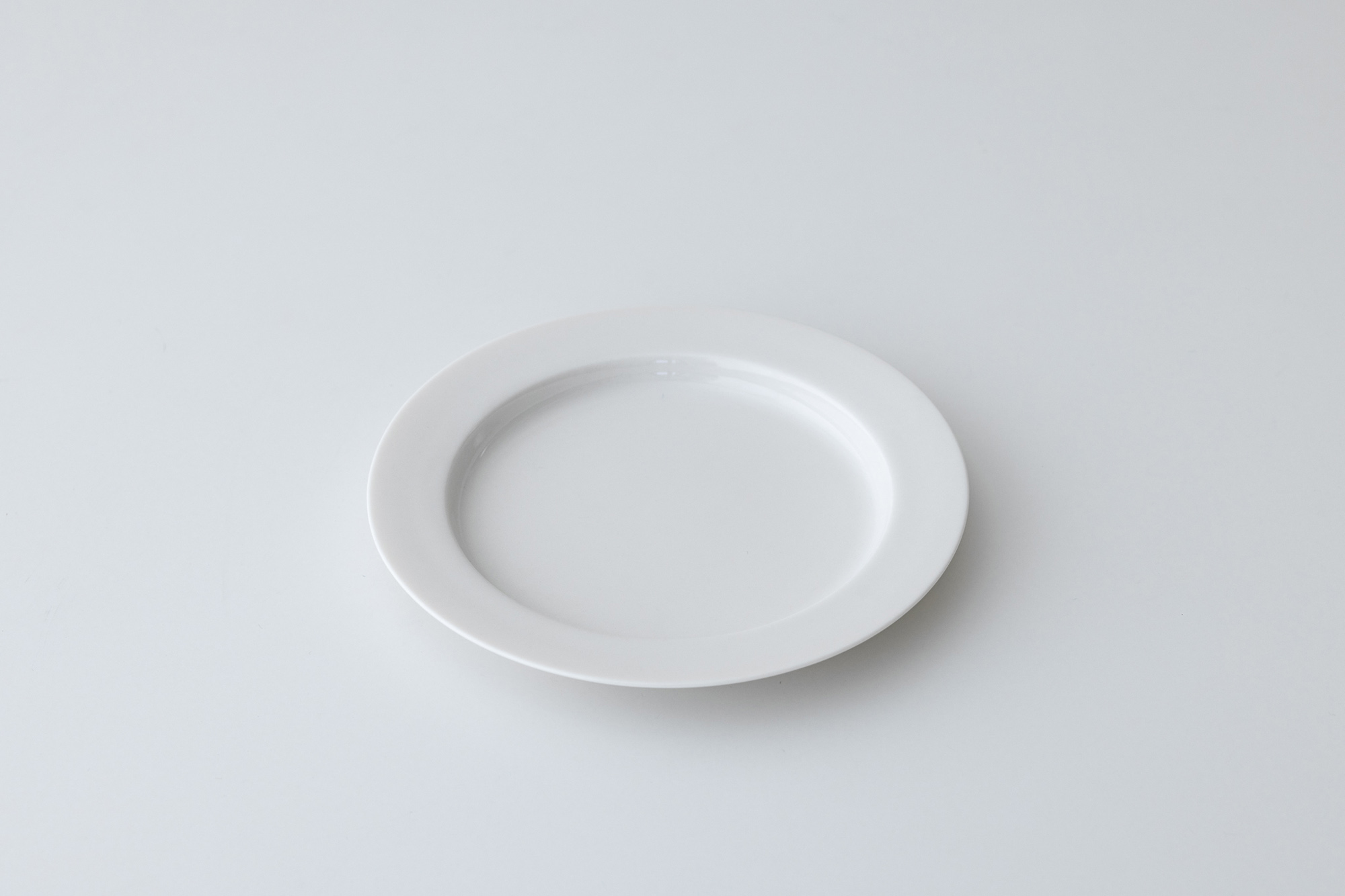 unjour gouter plate (plate S) - yumiko iihoshi porcelain 公式オンラインショップ